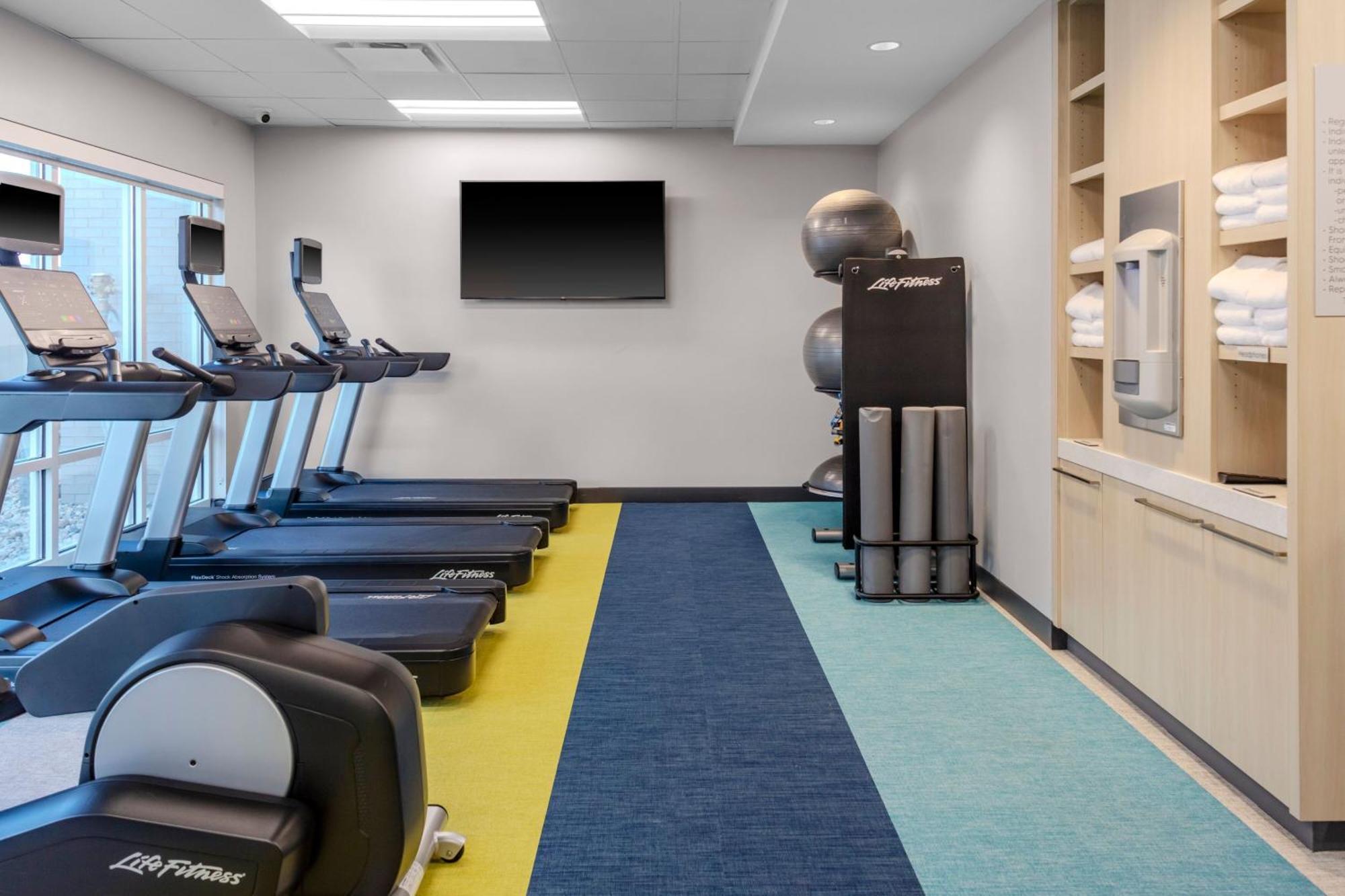 Towneplace Suites By Marriott Chesterfield Bagian luar foto