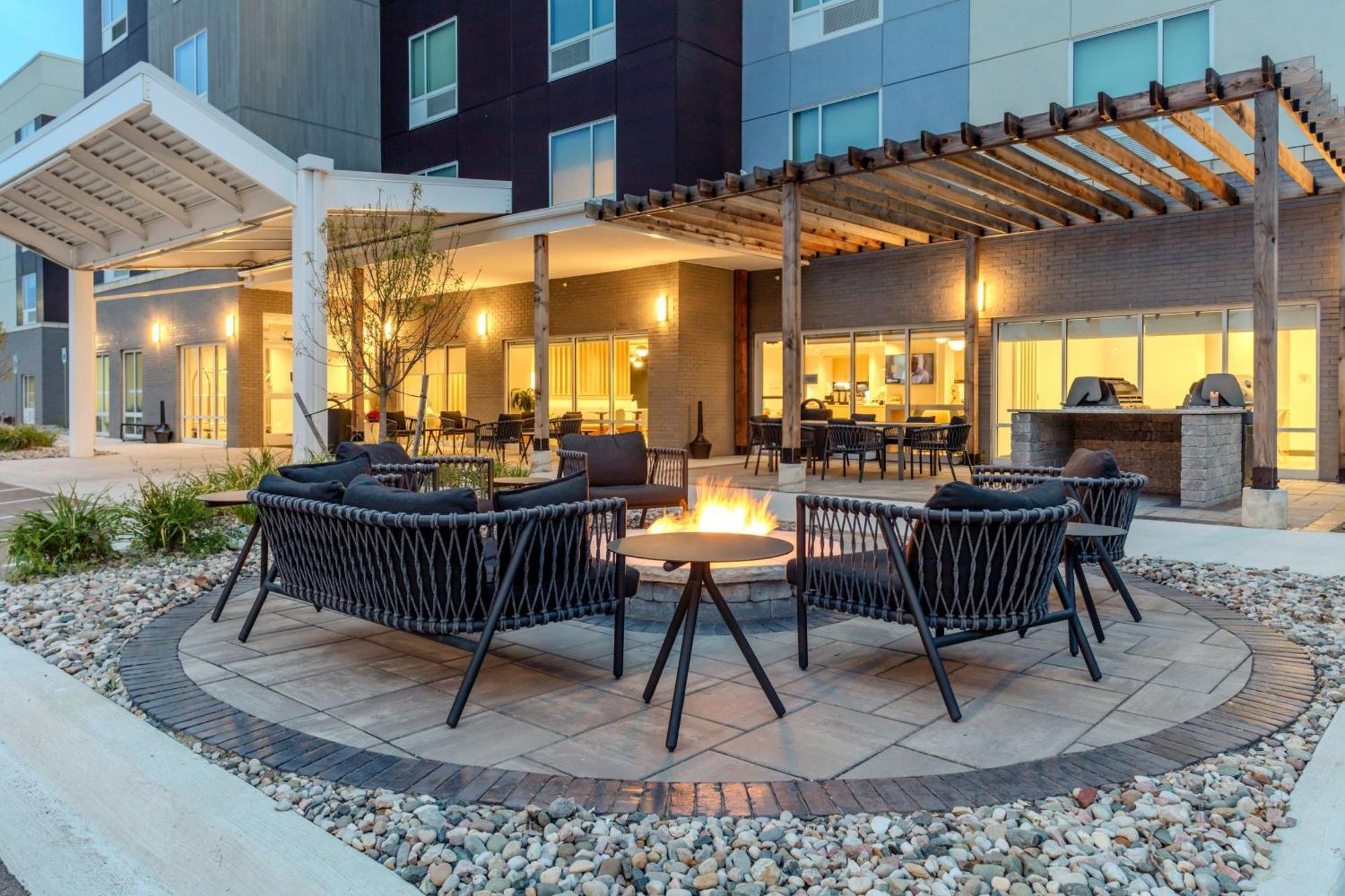 Towneplace Suites By Marriott Chesterfield Bagian luar foto